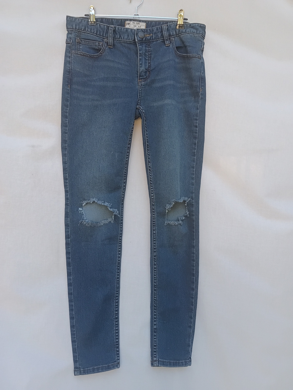 Free People Distressed Busted Knee Skinny Jeans in Dark Wash Small 27